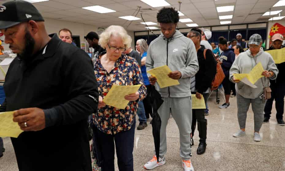 Georgians wait in line to cast their votes in the 2018 US midterm elections in Snellville, Georgia.