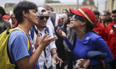 A supporter of the peace deal with the Farc, left, argues with an opponent in Bogotá.