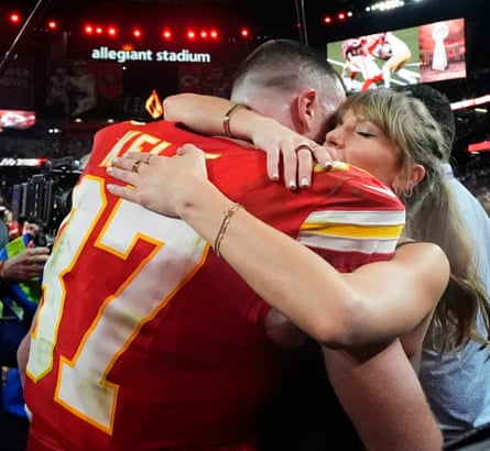 Taylor Swift embraces Travis Kelce