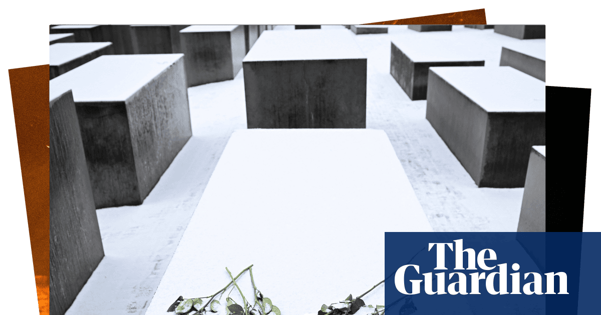 Holocaust remembrance and a tsunami museum: photos of the day – Tuesday