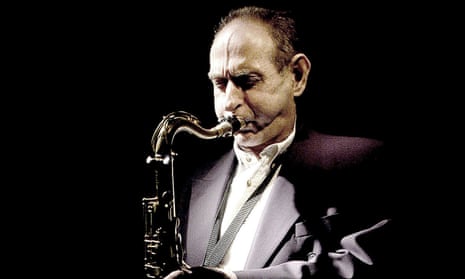 Fitful trills, clipped-note outbursts, startled yelps: Bobby Wellins playing at Ronnie Scott’s club in London, 2003. 