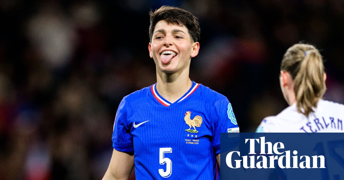 Arsenal set to sign PSG defender De Almeida for £500k