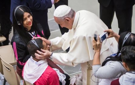 Pope meets HD family from Colombia