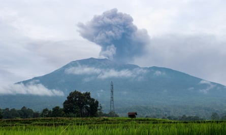 В понедельник на западе Суматры в Индонезии произошло извержение вулкана Марапи.