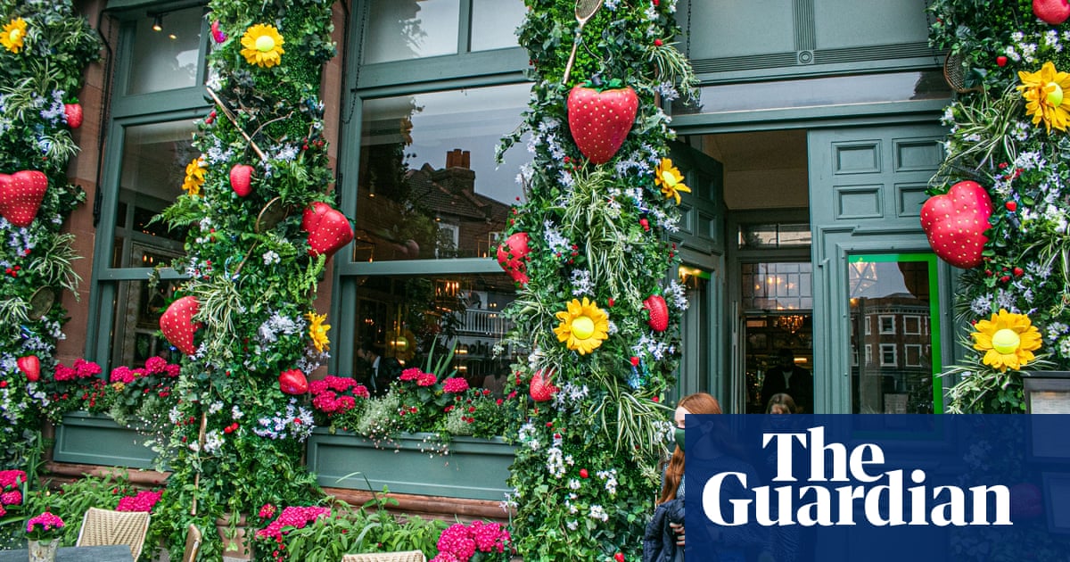 Wimbledon’s restaurants and bars court public in hope for brisk trade