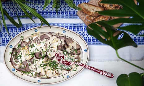 A dish for a family celebration: vitel toné.