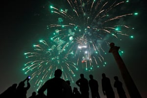 Gathjering to watch fireworks in Karachi, Pakistan