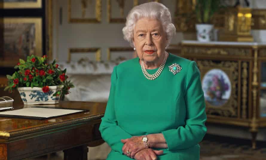 the queen makes her 5 april tv broadcast