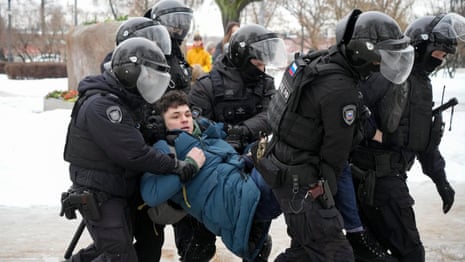 Alexei Navalny: police in Russia crack down on protests as activists are detained – video report