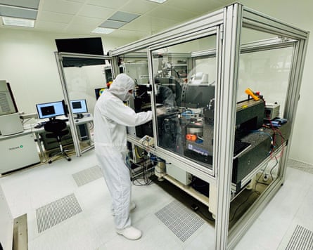 The 2D Photonics cleanroom at its development facility in Pisa
