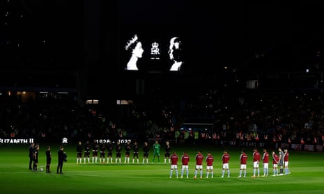 A minutes’ silence takes place in the first Premier League games since the death of Queen Elizabeth, after games were postponed last week.
