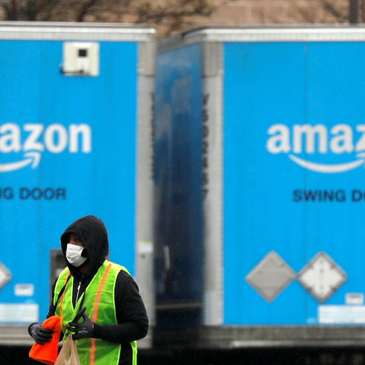 They Don T Care About Safety Amazon Workers Struggle With Pandemic Demand Amazon The Guardian