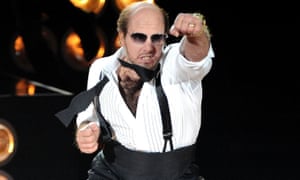 Tom Cruise performs as les Grossman at the 2010 MTV movie awards.
