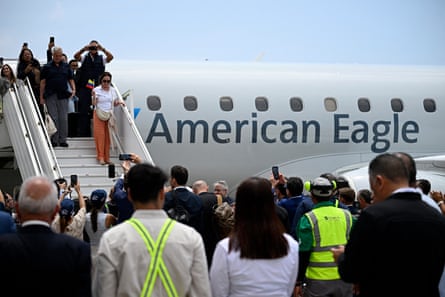 Passengers disembarking the American Eagle aircraft at Simón Bolívar airport.