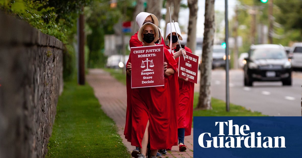 Protesters rally outside US supreme court justices’ homes ahead of pro-choice marches