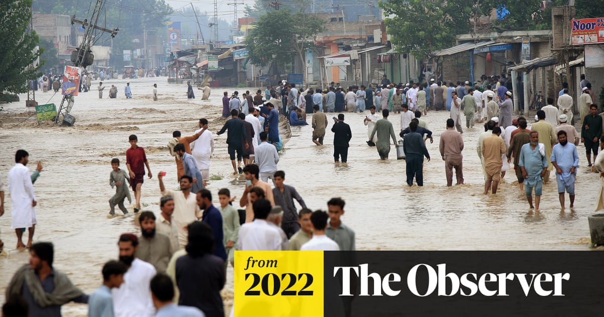 Pakistan floods death toll passes 1,000, say officials