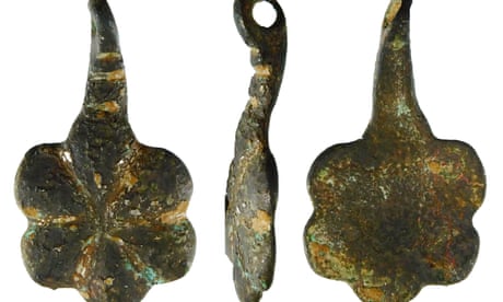Подвеска средневековой сбруи из медного сплава обнаружена в Линкольншире