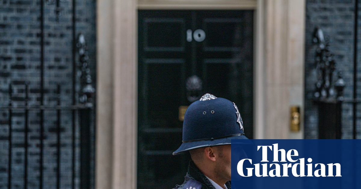 Eerste Downing Street-amptenare ontvang £50-toesluitparty-boetes
