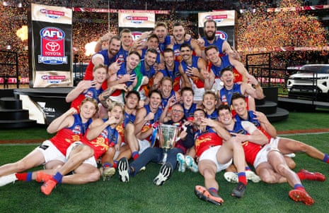 Os Leões comemoram após vencer a premiership da AFL em 2026