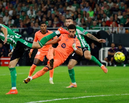 Ferran Torres scores for Barcelona against Real Betis.