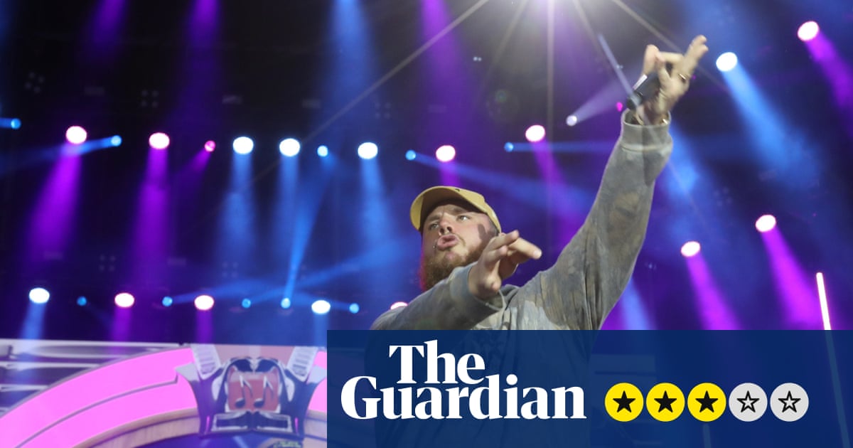 Luke Combs mang trải nghiệm đại nhạc hội đồng quê đến sân vận động Wembley (Ảnh: Katherine Anne Rose/The Guardian)