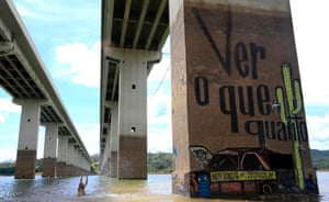 Thiago Mundano splashes the mural he painted
