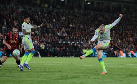 Manchester City's Erling Haaland scores their equaliser.