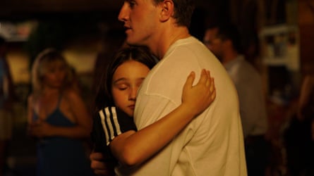 Frankie Corio et Paul Mescal dans Aftersun.