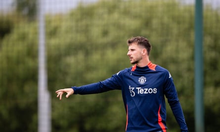 Mason Mount in training