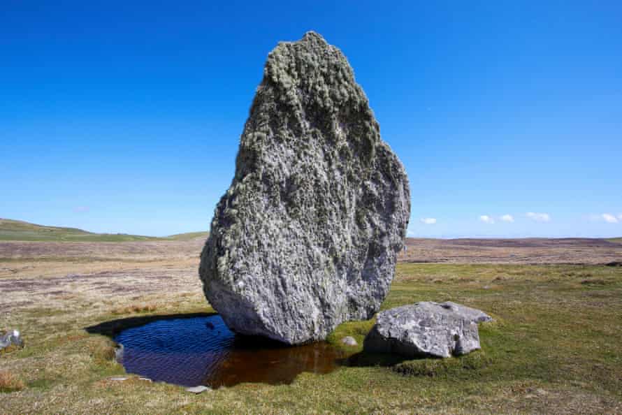 The Bordastubble standing stone on the island of Unst dates from the second millennium BC. At 3.6 meters high and with a circumference of 6.7 meters, it is the largest standing stone on Shetland.