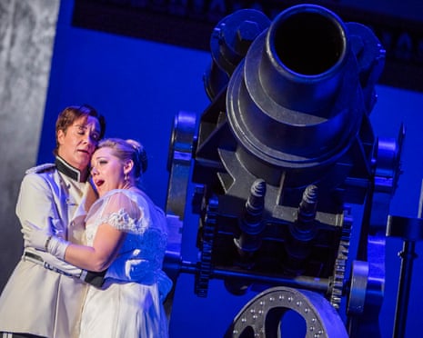 Boom … Alice Coote, left, and Sophie Bevan as Octavian and Sophie in Robert Carsen’s Der Rosenkavalier for Royal Opera.