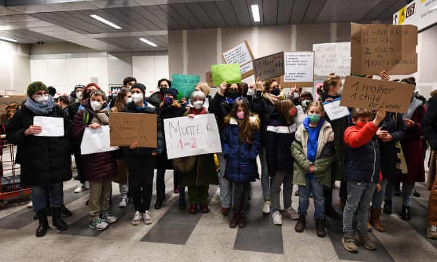 Berliners offer accommodation to refugees arriving at Berlin’s central train station