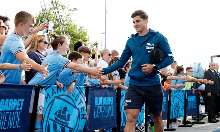 Arsenal v Aston Villa, Manchester City v Nottingham Forest and more – live! | Premier League 14 Julian Alvarez