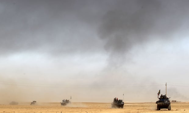 Iraqi tanks advance in the desert as the battle for Mosul begins