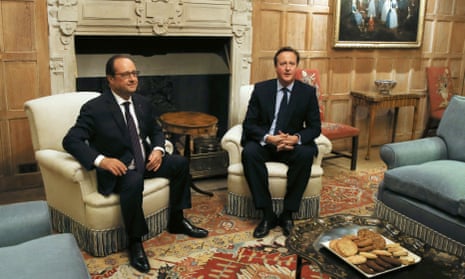 David Cameron (right) and Francois Hollande at Chequers in September 2015