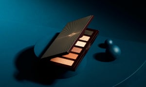 From post-shave lotions to sustainable cotton T-shirts: 15 of the very best vogue and sweetness items this Christmas | The highest items edit 2 Charlotte Tilbury The Super Nudes Easy Eye Palette