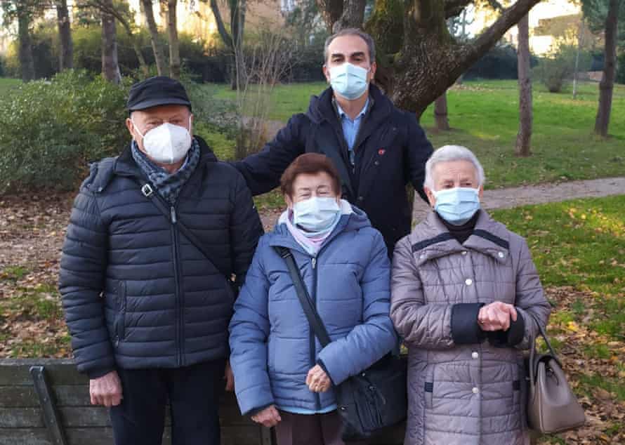 Matteo Incerti con Bruno, Mafalda y Giuliana Naldi a principios de esta semana.