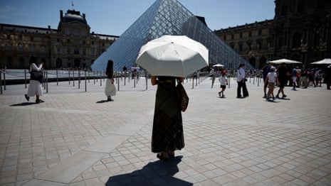 Europeans grapple with scorching June heatwave – video