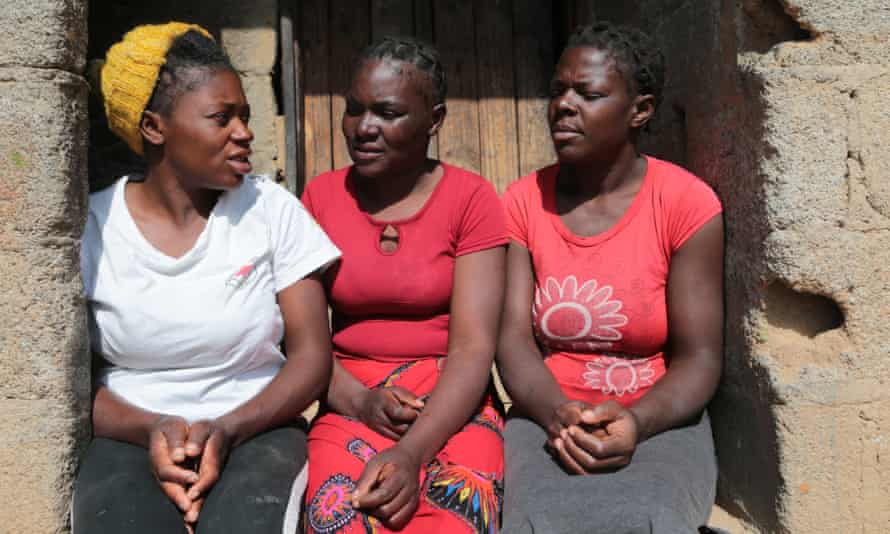 ‘We cannot vote or get jobs’: plight of 300,000 Zimbabweans without documents ‘We cannot vote or get jobs’: plight of 300,000 Zimbabweans without documents