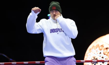 Oleksandr Usyk warms up in Riyadh before his rematch with Tyson Fury.