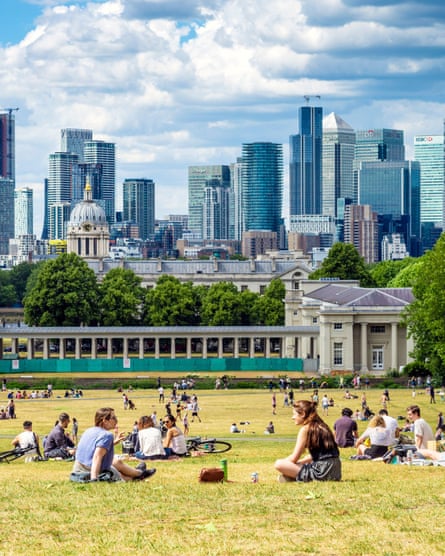 Picnics at Greenwich Park with scenic views of Canary Wharf