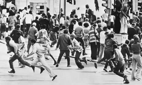 Protesters flee as police charge during riots in Cape Town in 1976