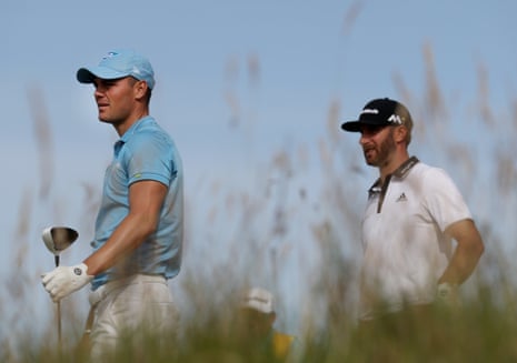 A bogey-free round for Martin Kaymer whilst Dustin Johnson finishes level.