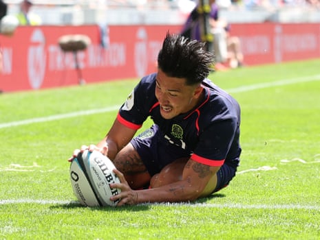Marcus Smith scores a try