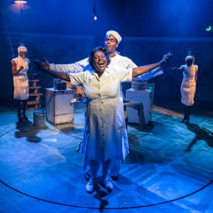 Sharon D Clarke dans Caroline, ou Change au Playhouse, Londres.