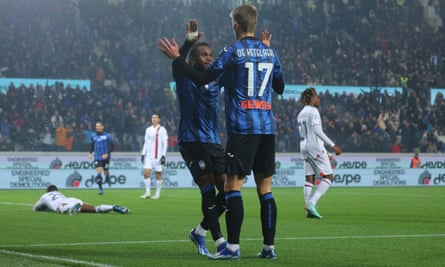 Ademola Lookman thanks Charles De Ketelaere for the assist for the Englishman’s second goal against Milan.