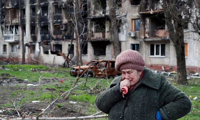 Russia demands Mariupol surrender as Ukraine says last stronghold there hit by bombs (theguardian.com)