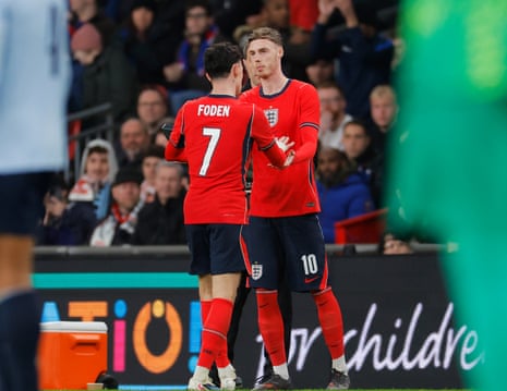 Cole Palmer comes on to replace Phil Foden.