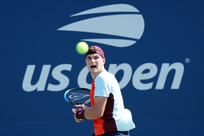 Jack Draper on his way to getting back on level terms in his match against Karen Khachanov.