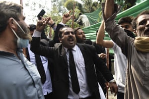 Lahore, Pakistan. Lawyers arrive the residence of former Pakistani Prime Minister Imran Khan and Chairman of Pakistan Tehreek-e-Insaf to show their solidarity